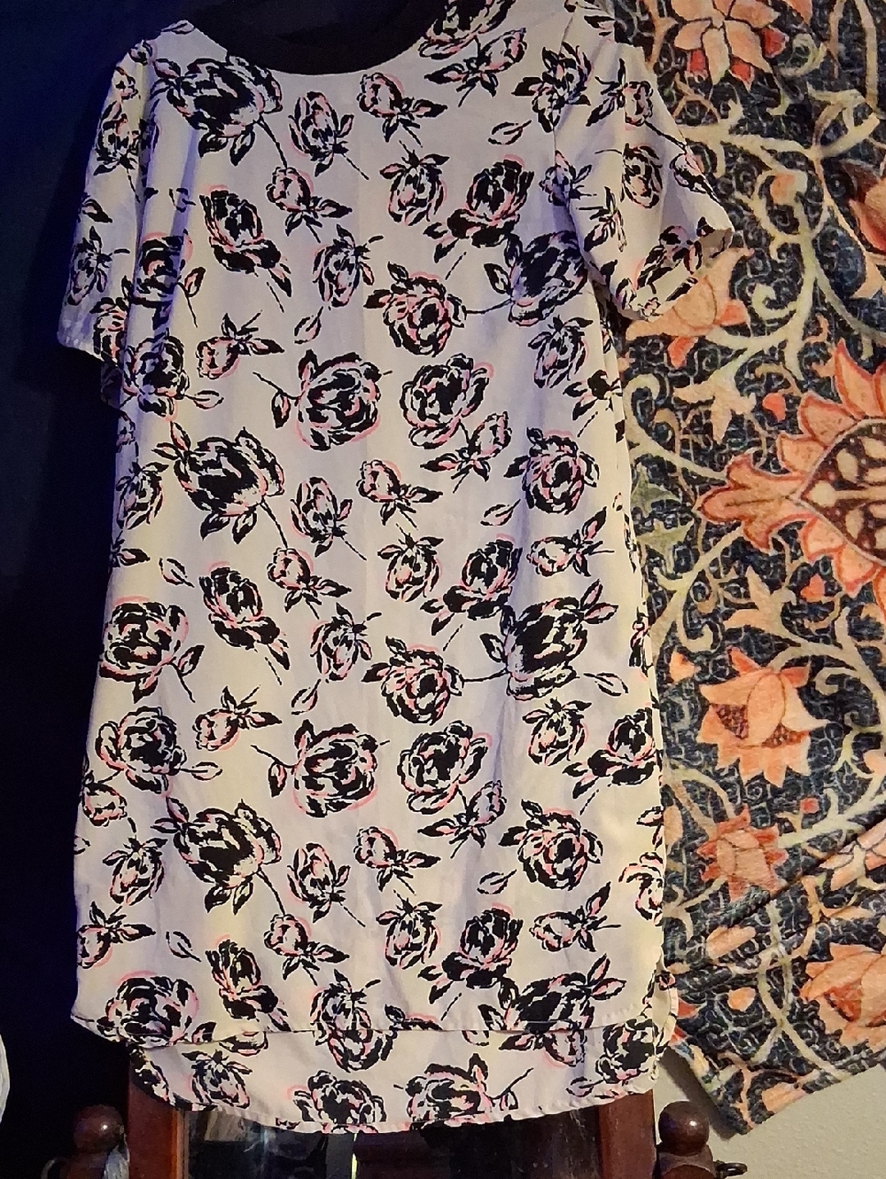 Floral Short Sleeve Shift Dress in White, Black & Pink